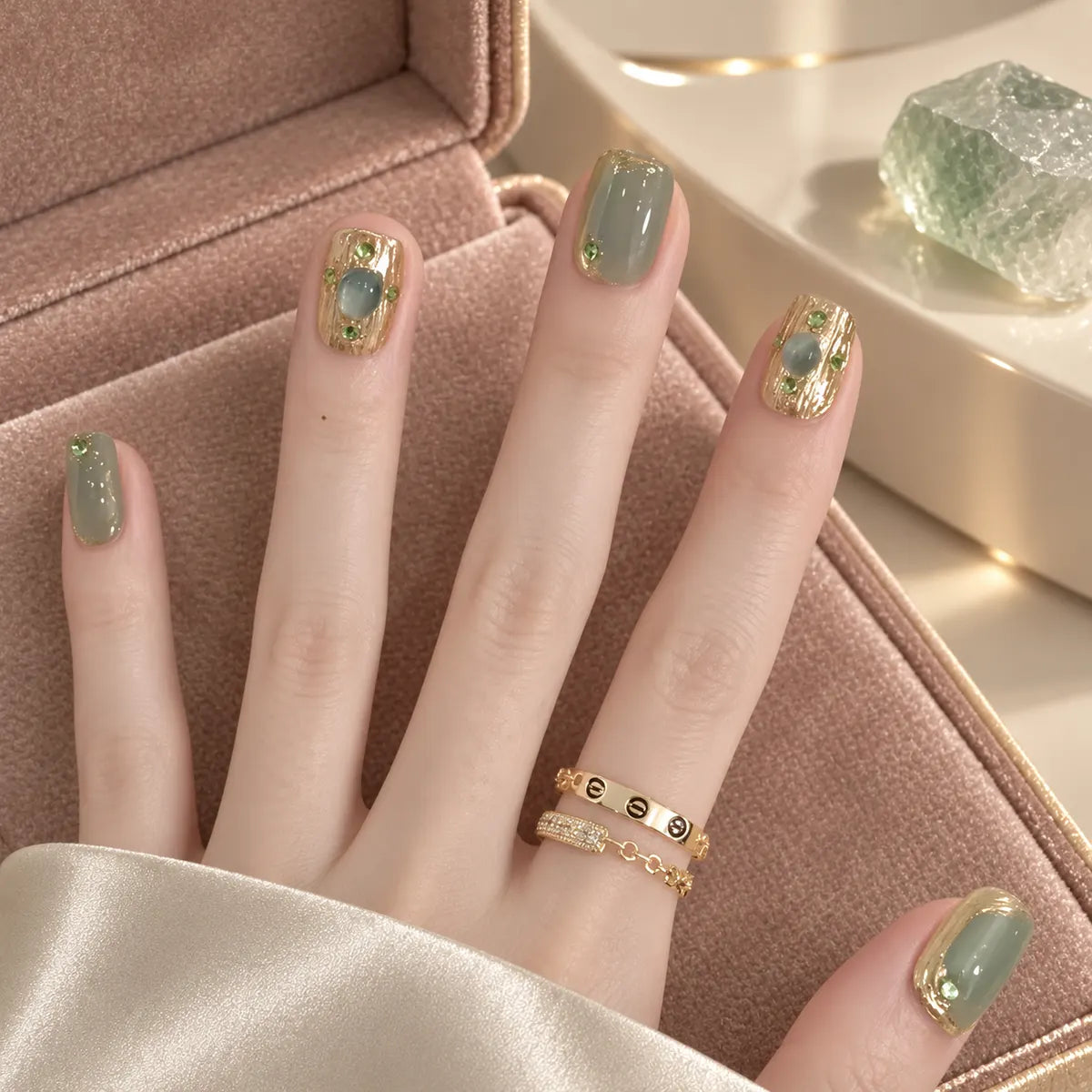 Nailoriah Vintage Gold Green Press-On Nails